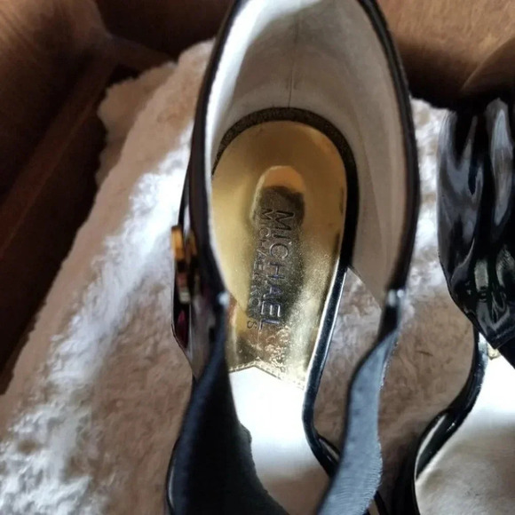 Micheal Kors Wide Stretch Strap Heels Peep Toe Black 8 - Picture 7 of 11